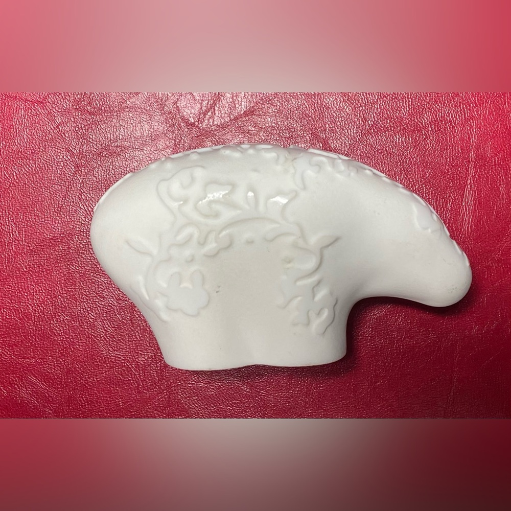 Oneida - Polar Bear Figurine - Crystal - Raised Etched  Design